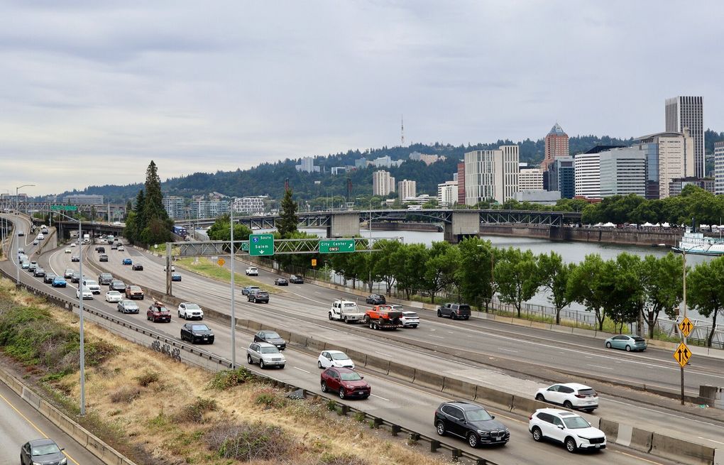 Tow truck driver's pee break on I-5 in Portland led to crash, lawsuit says