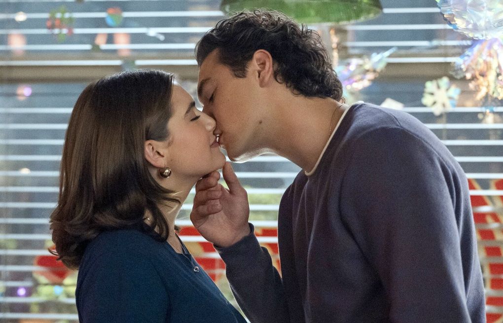 Off Campus' review: Prime Video adaptation scores in all the right ways |  The Seattle Times