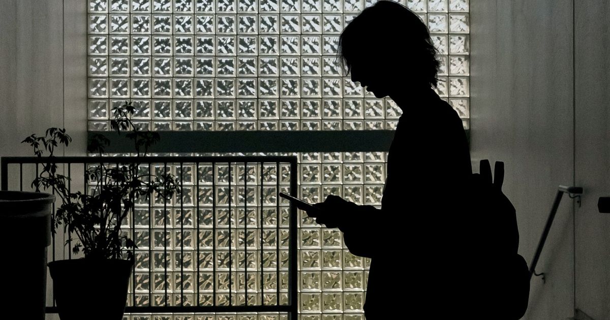 I’m a student. I’m in favor of a stronger SPS cellphone ban