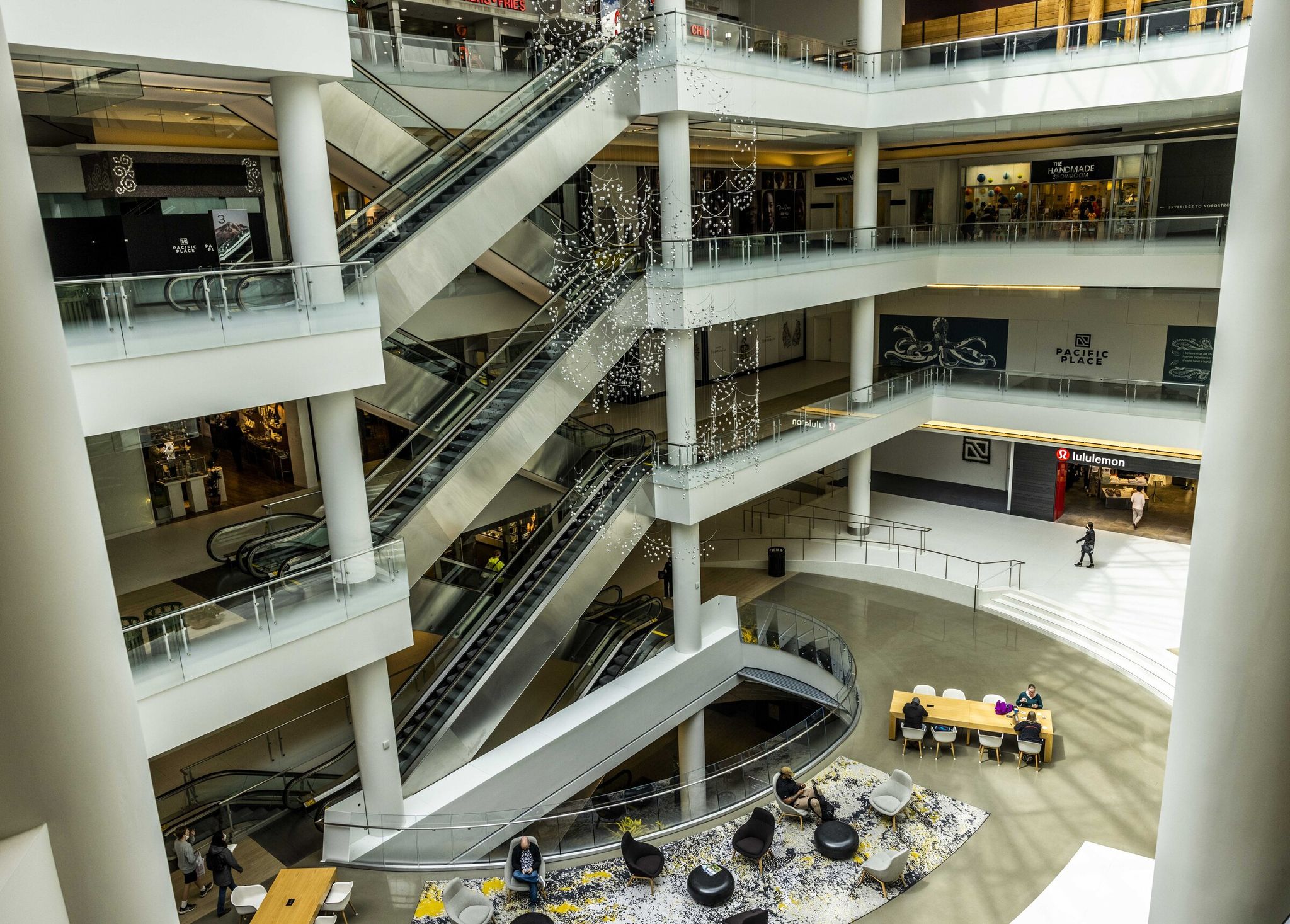 Pacific Place Mall in downtown Seattle. (Daniel Kim / The Seattle Times, 2022)