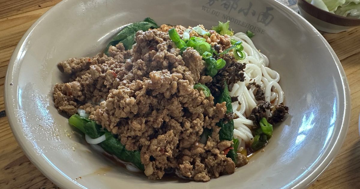 2 new Bellevue restaurants offer Sichuan noodles, crispy shawarma