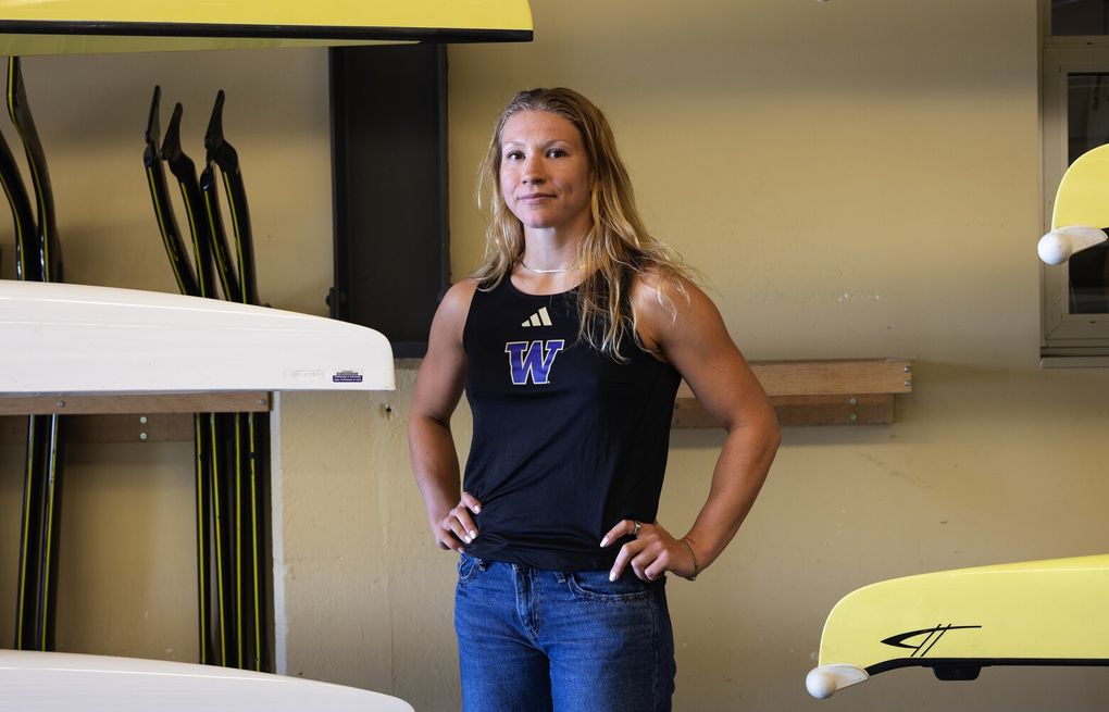 Washington Huskies women rowing into NCAA championships