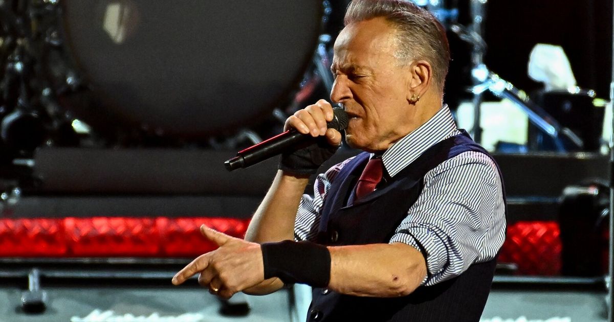 Bruce Springsteen calls out the White House and announces a protest festival