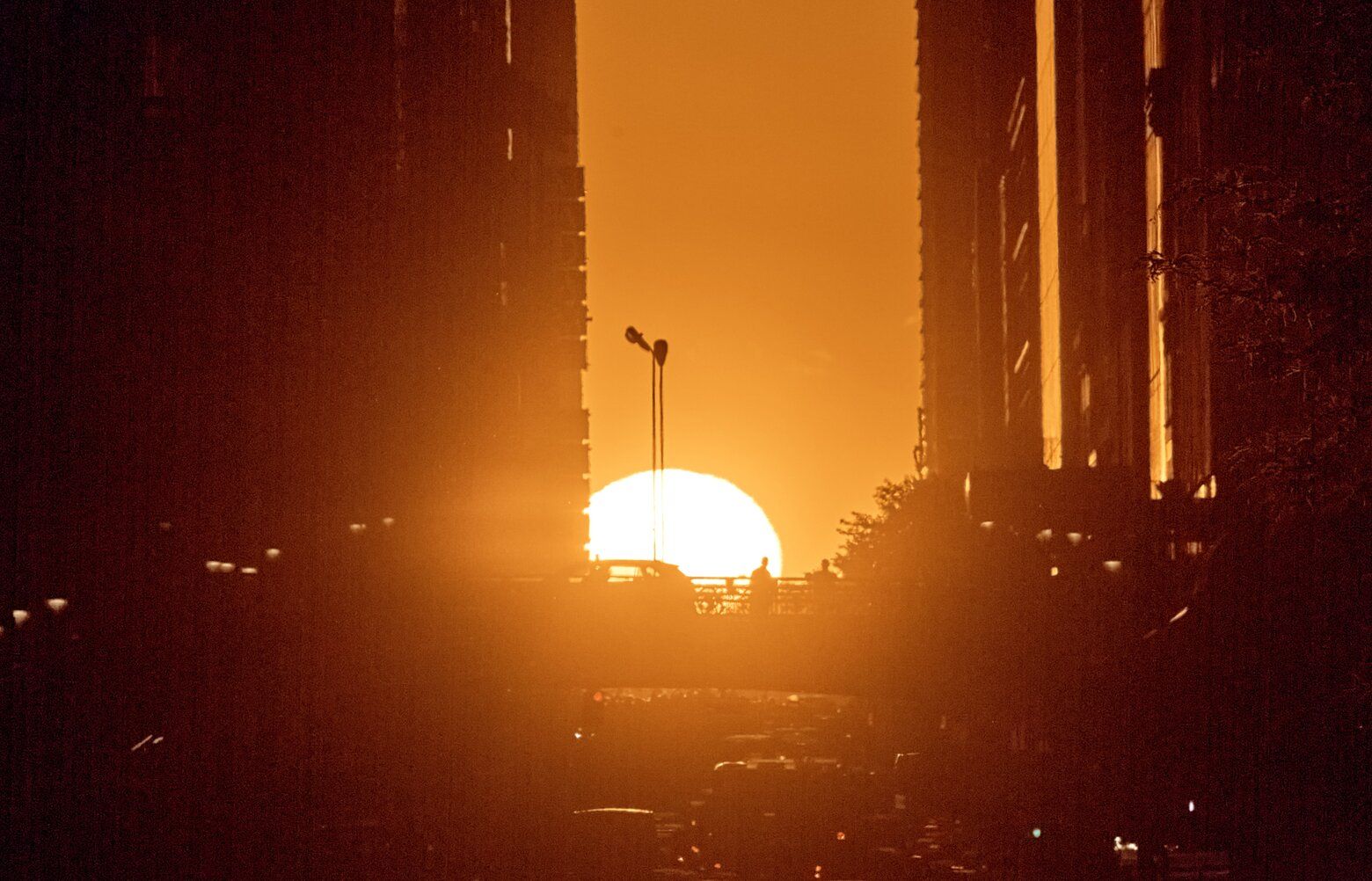 What to know about Manhattanhenge, NYC's sunset spectacle | The