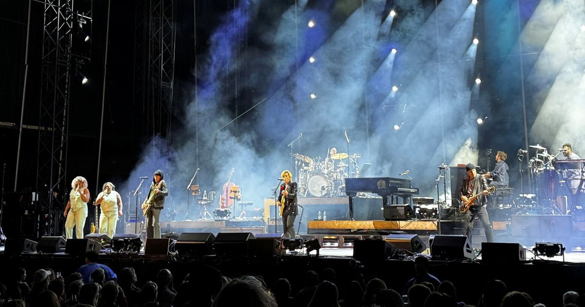 Brandi Carlile goes all out in frigid return to the Gorge