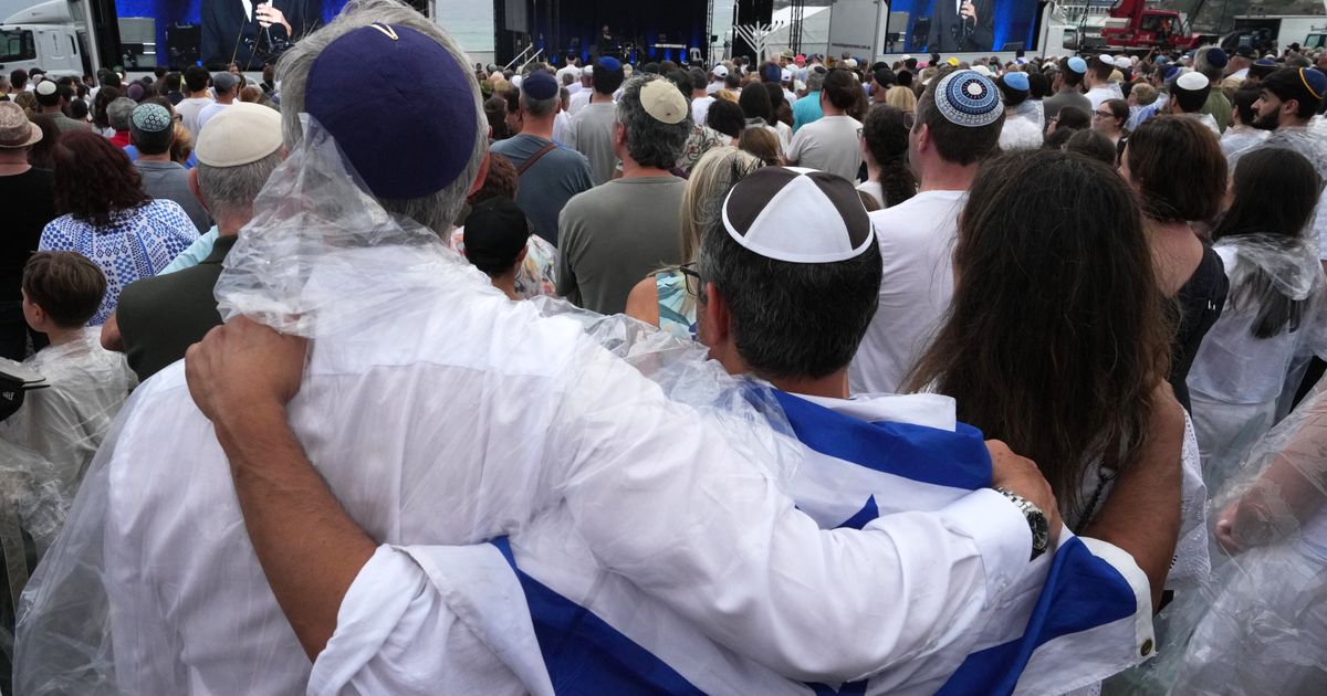 Australian spy boss says he shifted resources from counterterrorism before Hanukkah attack