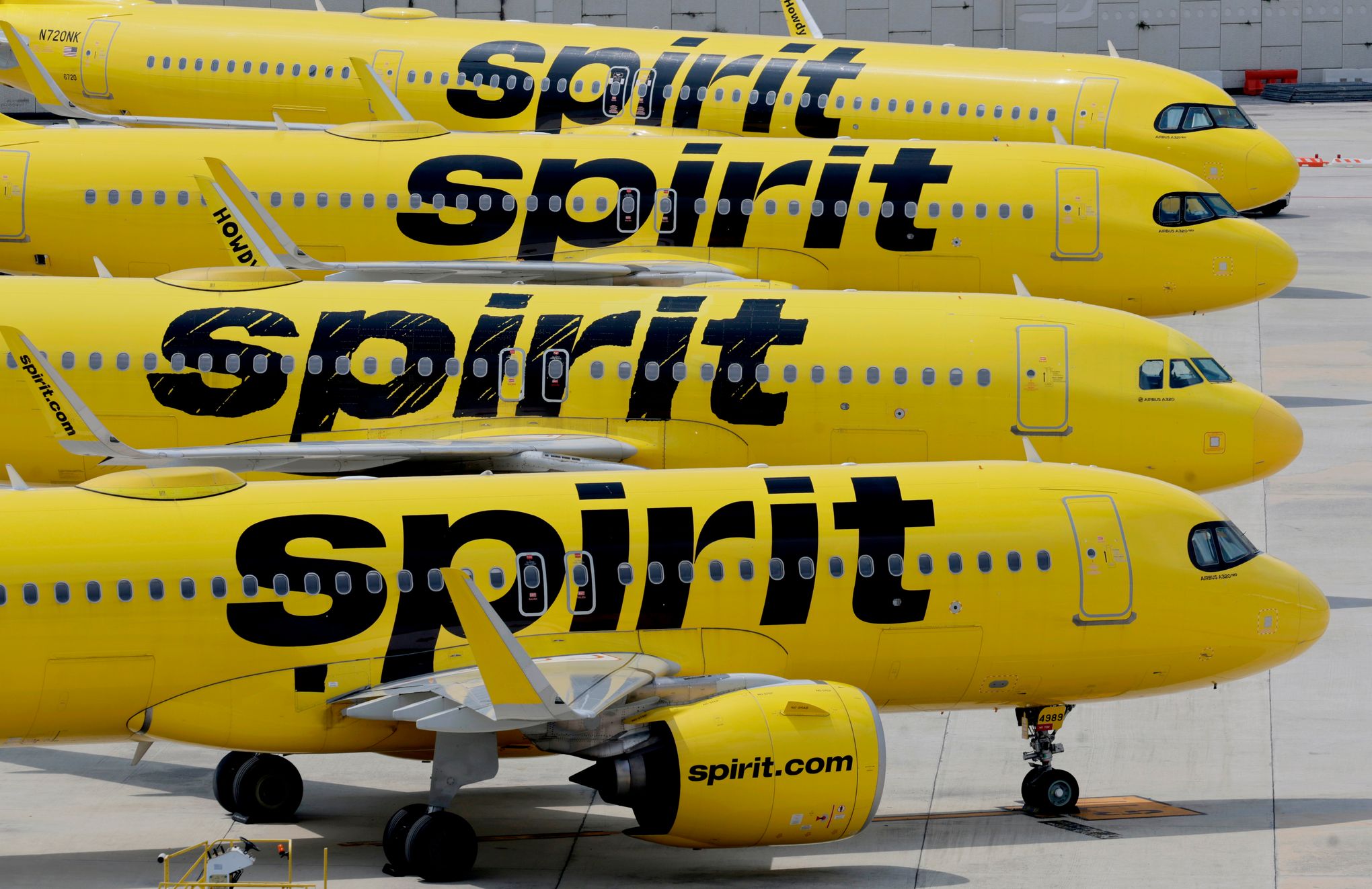 Spirit Airlines getta la spugna: aerei a terra