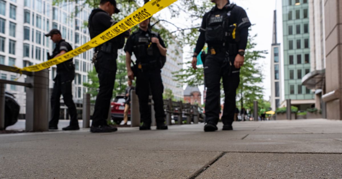 Bystander in serious condition after fatal shooting near White House checkpoint