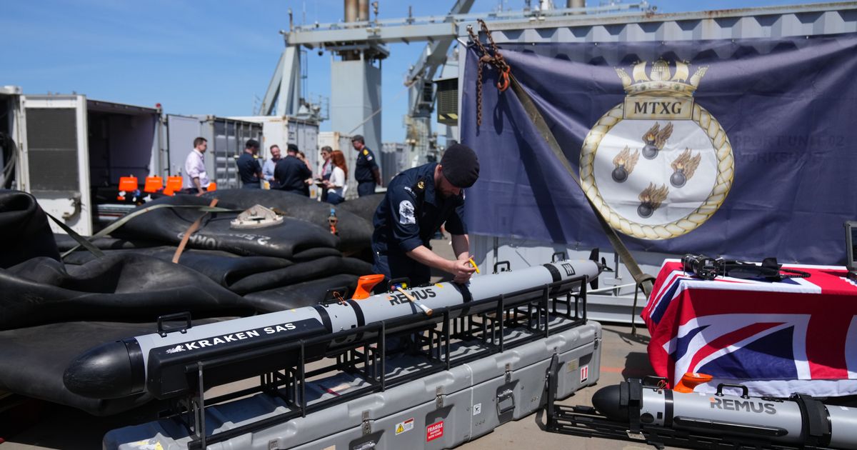 Britain’s navy prepares to clear mines in the Strait of Hormuz while waiting for a peace deal