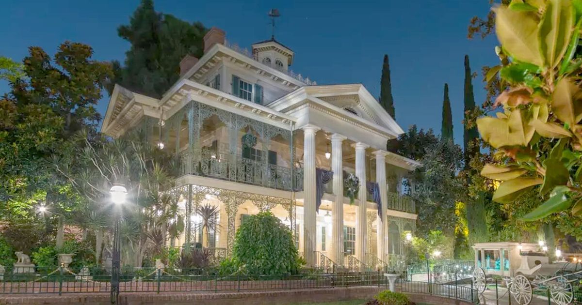 Haunted Mansion riders told to fend for themselves during Disneyland ride breakdown