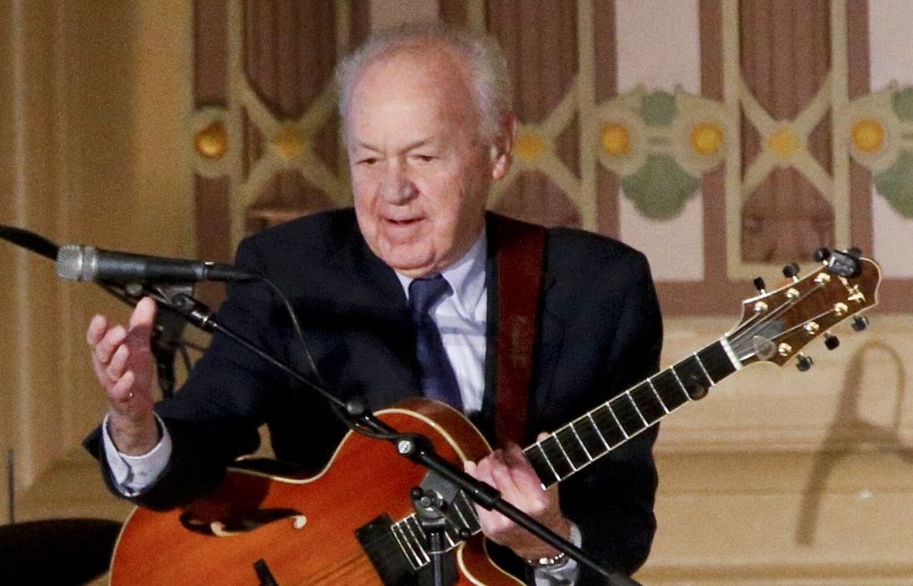 Joe Negri, handyman and music maestro on ‘Mister Rogers,' dies at 99