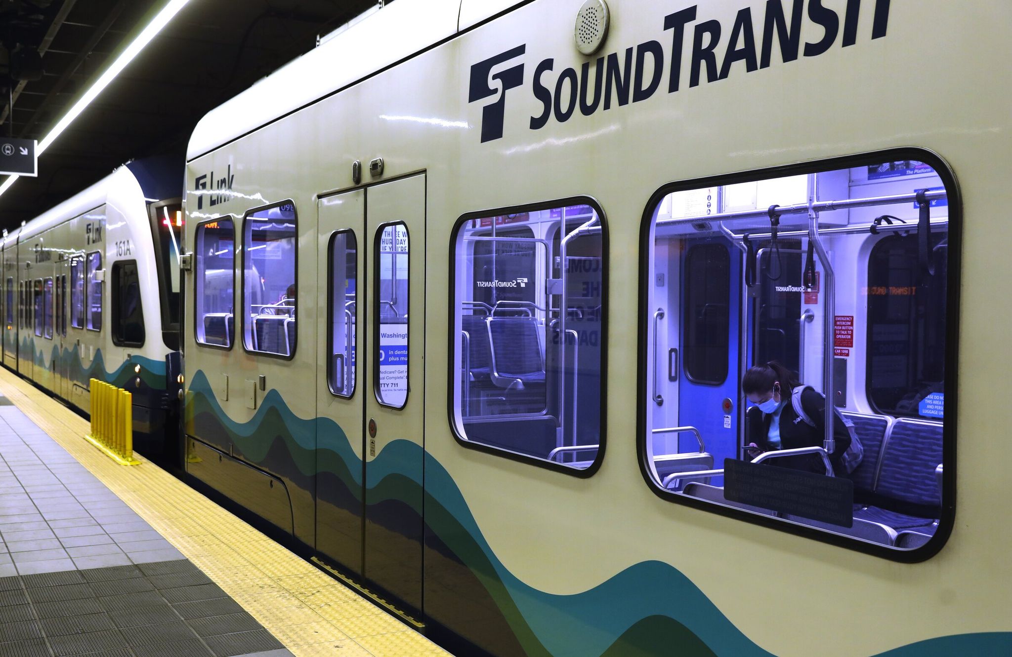 A train stall at the University of Washington light rail station on Friday morning brought delays across the system. (Ken Lambert / The Seattle Times, 2020)