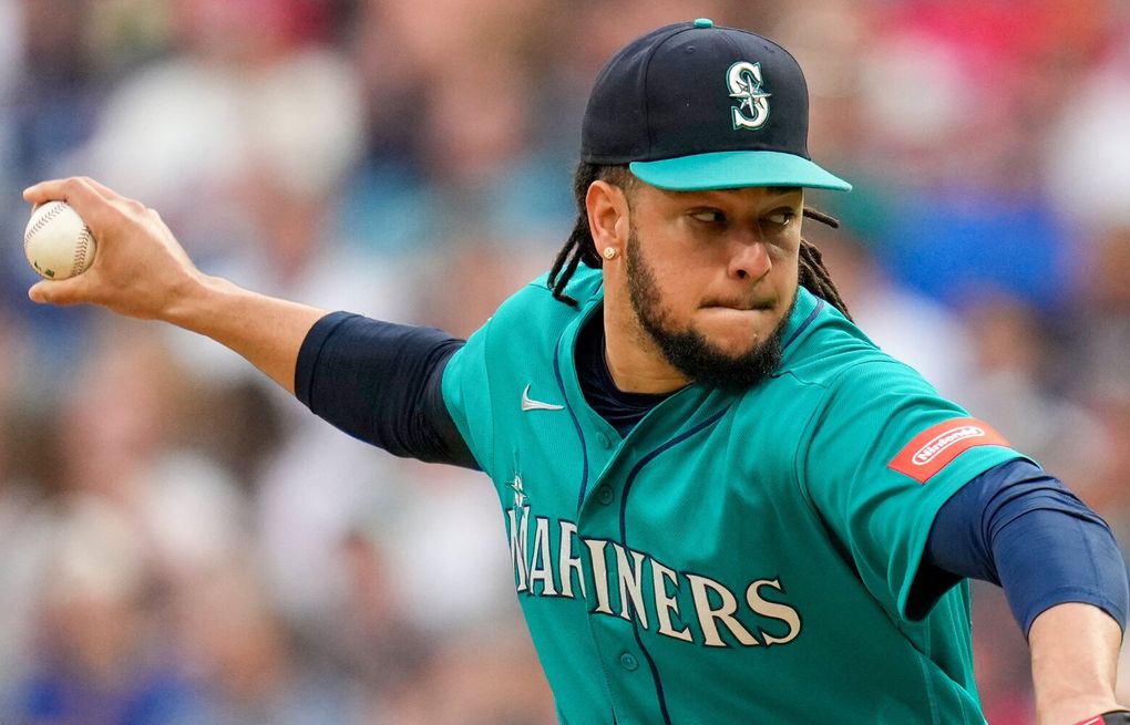 Photos: Mariners battle Guardians in Cleveland