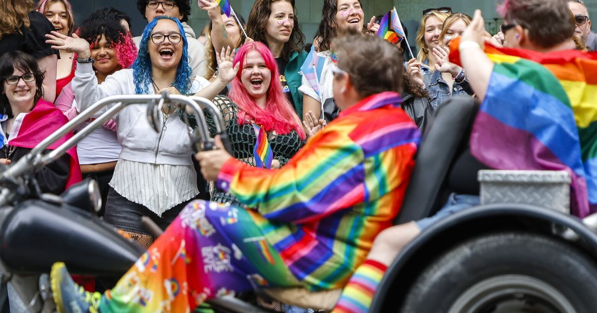 Hundreds of thousands rally, party, protest at 2026 Seattle Pride Parade