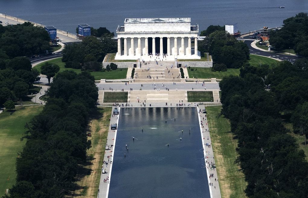 How the Reflecting Pool turned green: Missing ‘bubblers' and a rush job