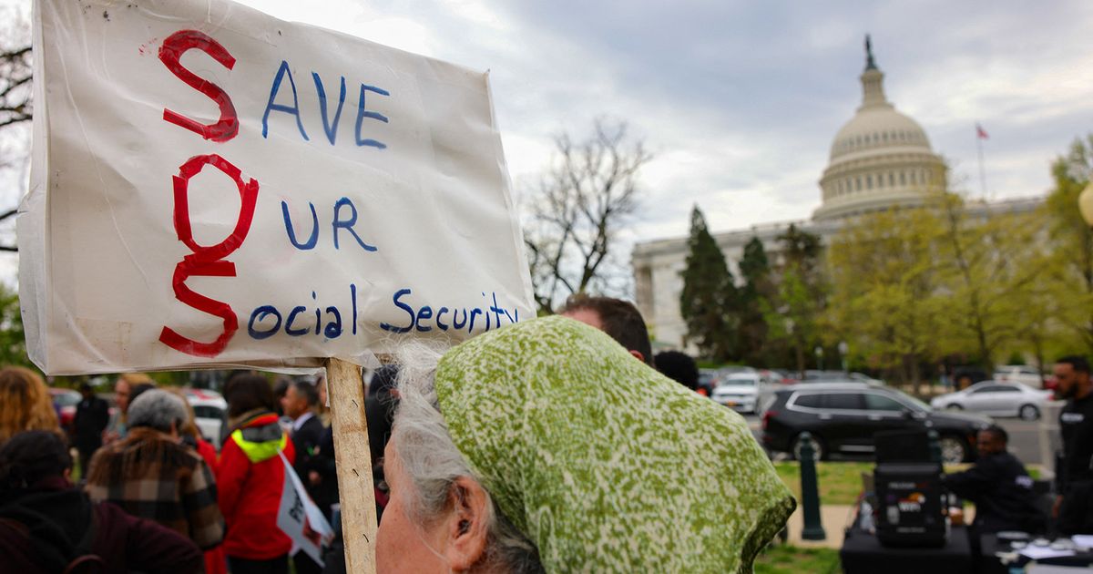 Social Security Benefits Face 2032 Cut, Trustees Warn