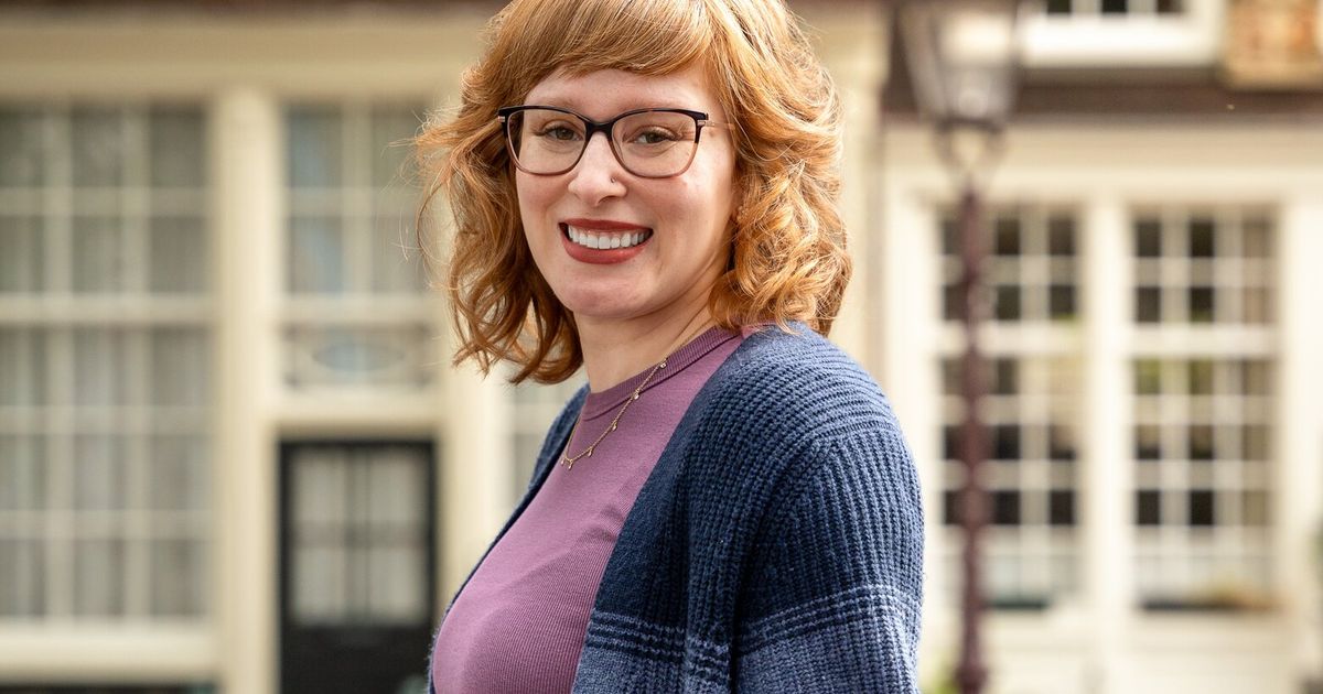 A pop star becomes a student in Rachel Lynn Solomon’s latest novel