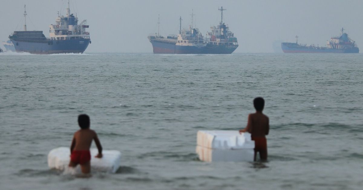 Shippers Face Deepening Dilemma as U.S. and Iran Vie for Control of the Strait — image 1