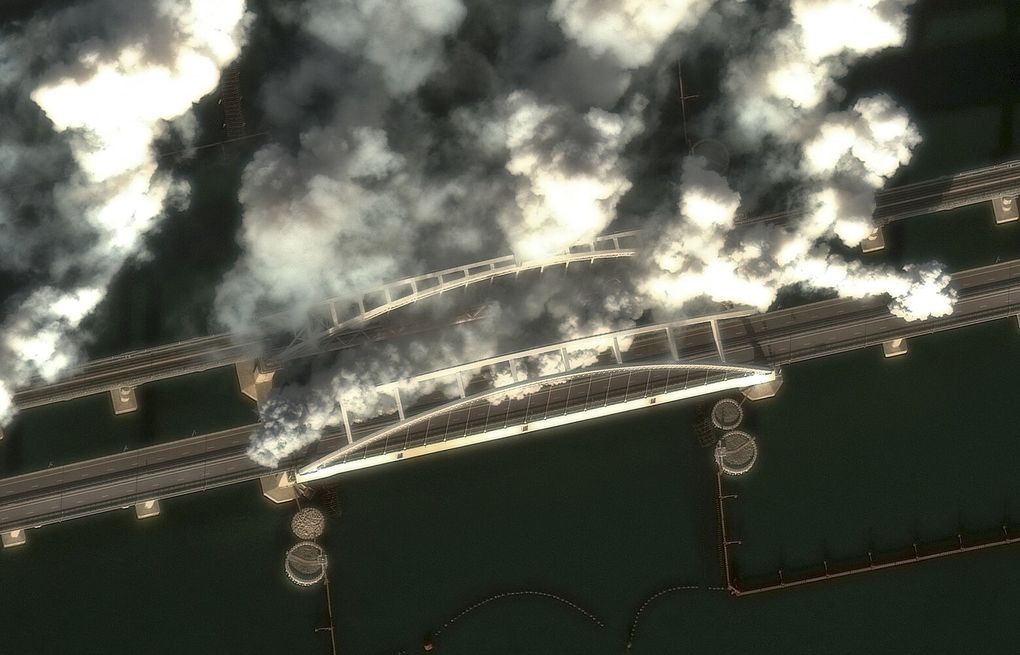 Ukraine pounds Russian ships in its campaign to cut off Crimea
