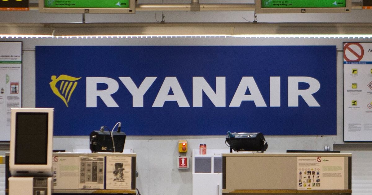 Ryanair CEO disputes report that passenger was partly sucked out a shattered 737 window