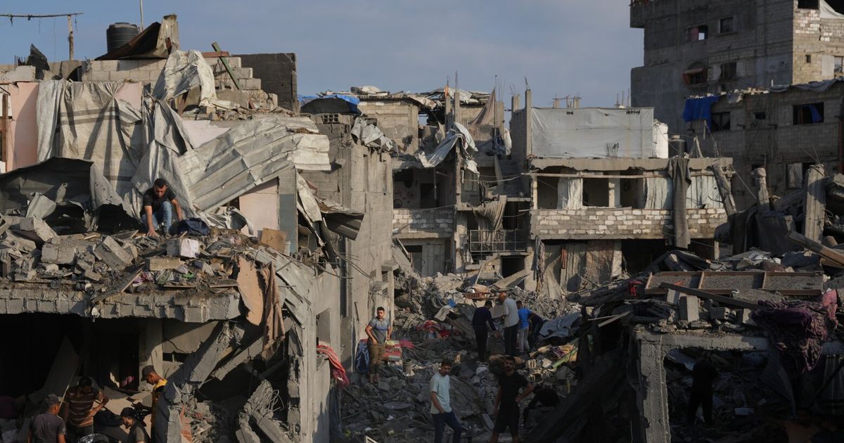 Israeli attacks on Gaza kill 14, including mourners attending funeral
