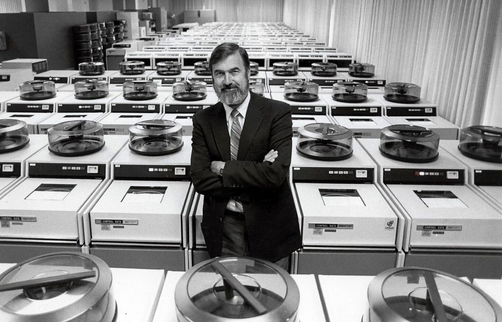 Roger Summit, who invented an early online search service, dies at 95