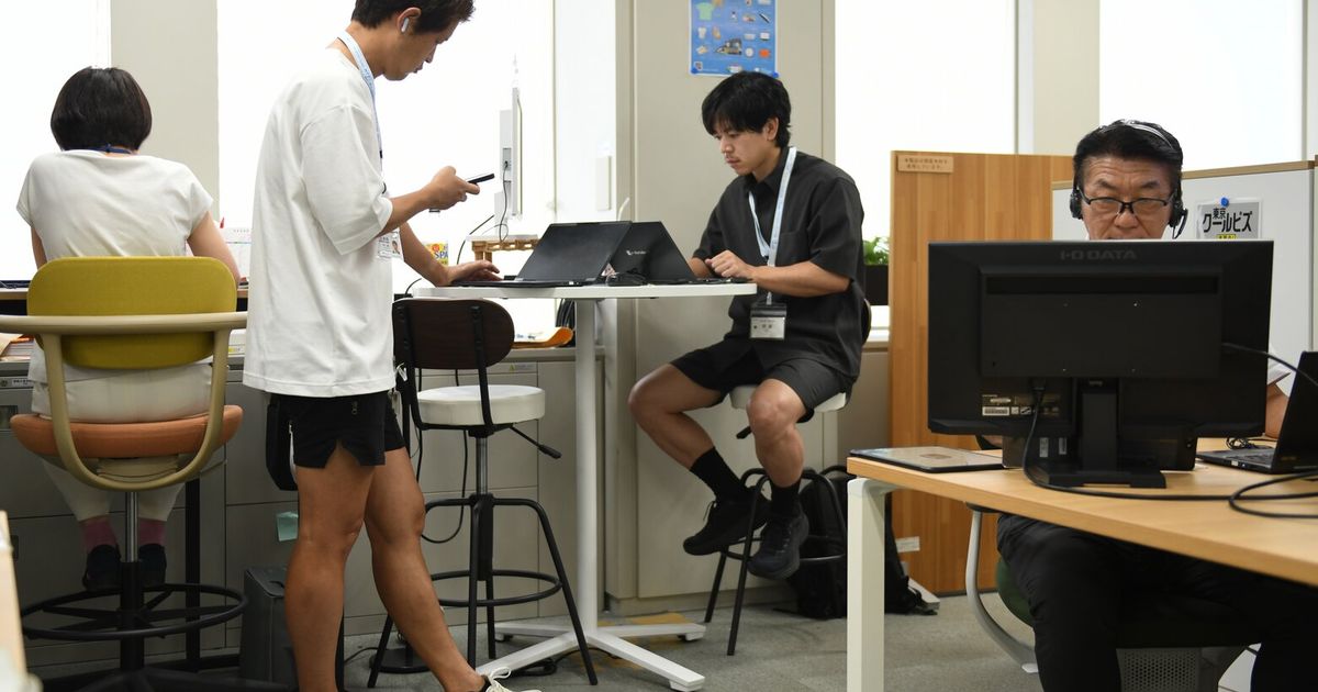 Men in Shorts Are Shaking Up Japan’s Buttoned-Down Offices