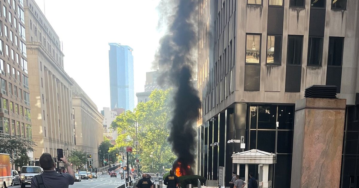 Man Sets Off Explosive Device Outside 26 Federal Plaza in NYC - image 4