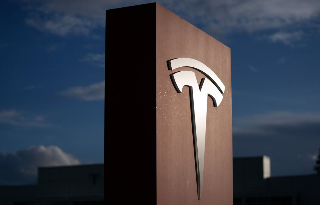 U.S. to begin work on new car door safety rules after deaths in Teslas