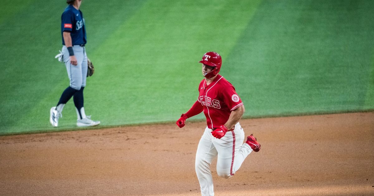 Seattle Mariners fall to Rangers in opener of pivotal four-game series