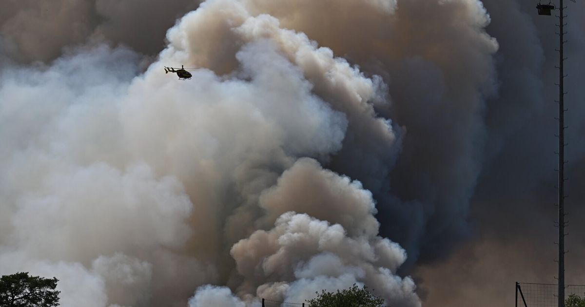 Firefighters in France hold back vast wildfire as heat returns to test their grip