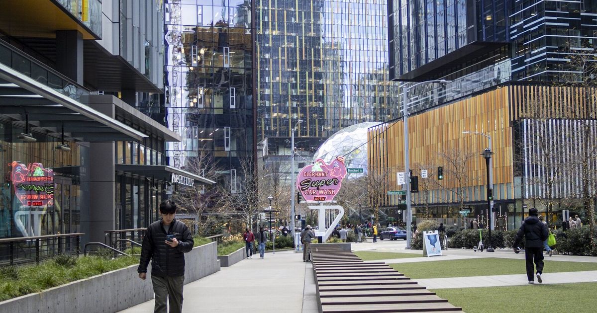Amazon blows past earnings estimates with booming cloud growth - image 1
