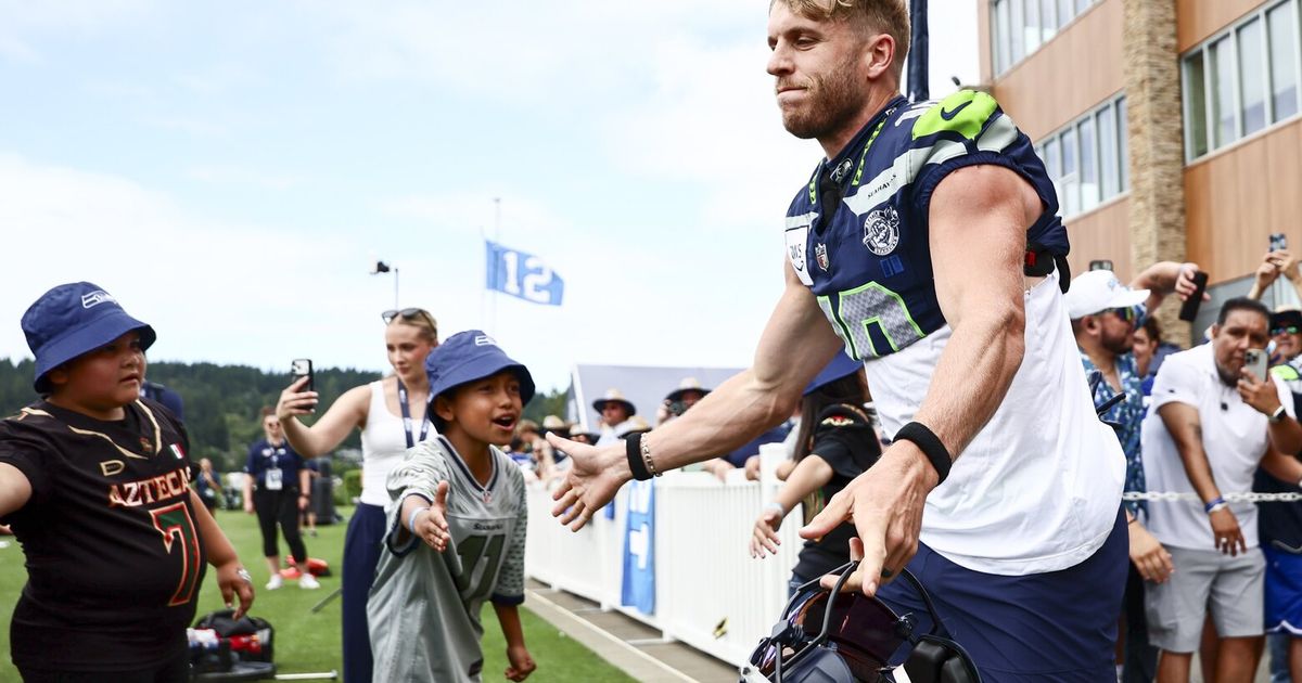 What happened as Seahawks put pads on for first time since Super Bowl