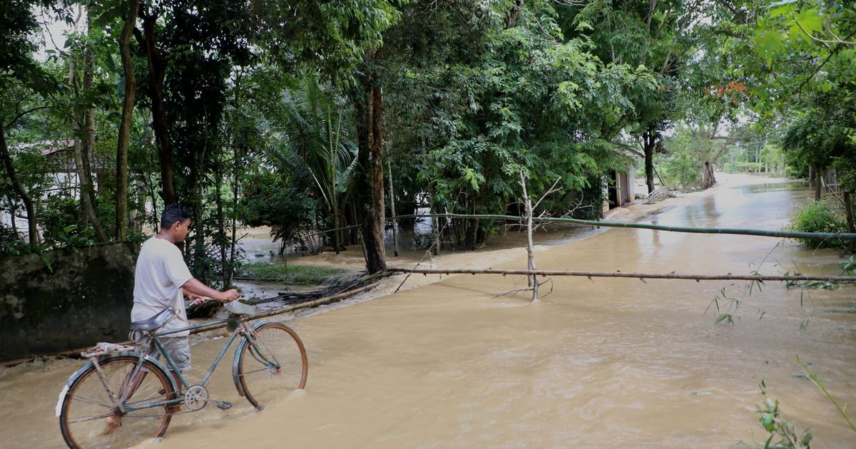 At least 50 people killed and 700,000 displaced by India floods after monsoon rains