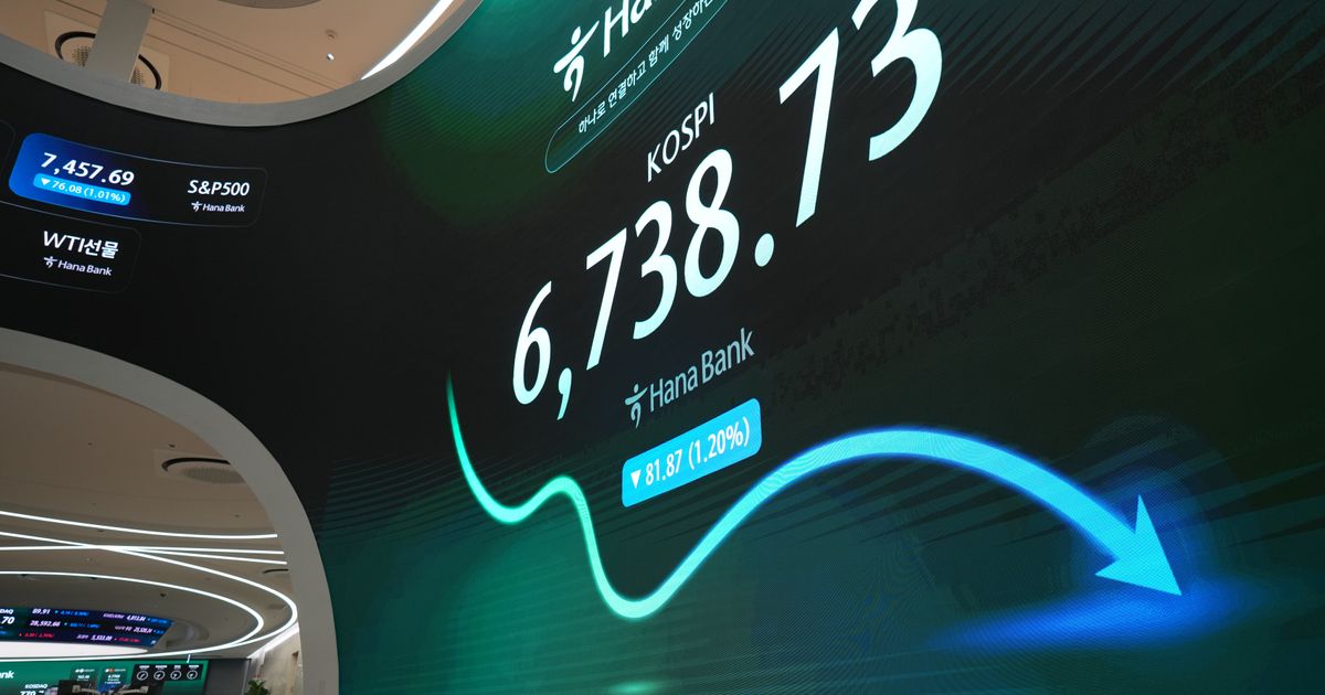 South Korea's Kospi drops nearly 5% as some AI stocks swoon, while oil keeps climbing