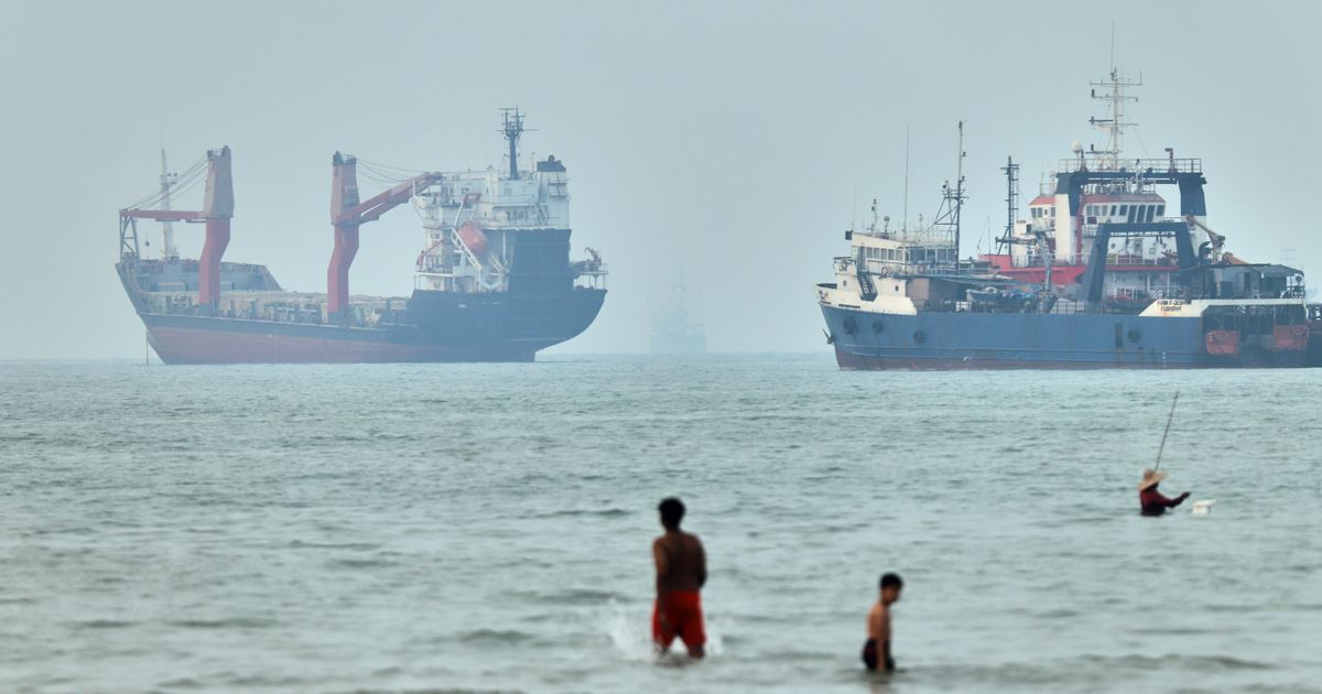 Oil Prices Fall After U.S. and Iran Pause Fighting for a Second Day - image 2