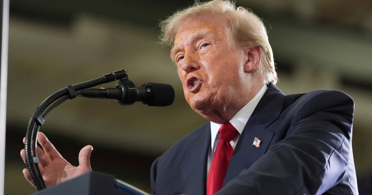 White House teleprompter operator accused over Trump bets no longer in job, official says - image 2
