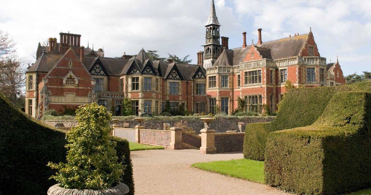 Record numbers of Americans are dining at historic British estates kept in the family for centuries