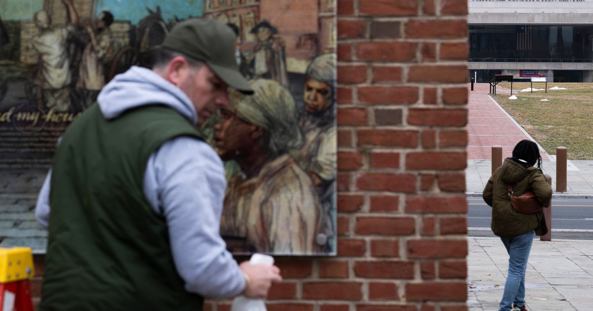 Court says the US can install historical panels at the site of Washington's Philadelphia home