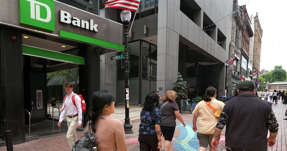 Trump administration urges banks to scrutinize lending to immigrants without work authorization