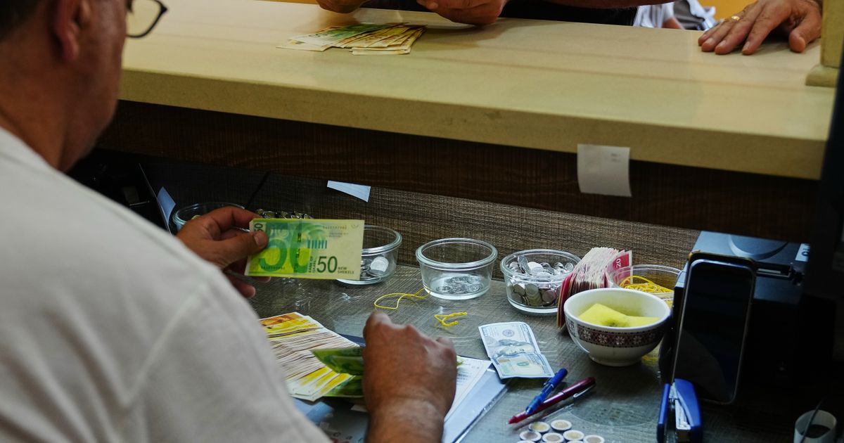The Palestinian economy is struggling. In the West Bank, the problem is too much cash