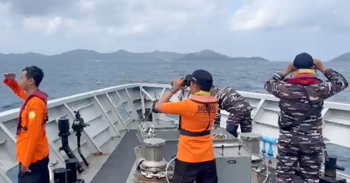 Five people rescued after Indonesia boat sinks, at least 20 still missing
