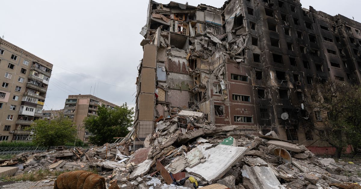 2 dead in Ukraine from Russian attacks, 4 more in Russian-held area hit by Ukrainian drones