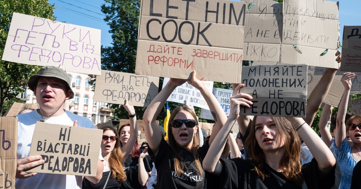 Mass Protests Across Ukraine Oppose Ouster of Defense Minister - image 2