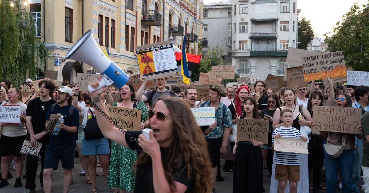 News Wrap: Ukrainians protest Zelenskyy's firing of defense minister - image 2