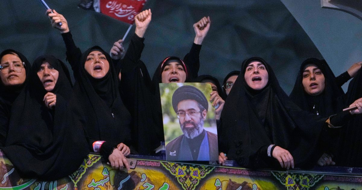 Oil Prices Tick Higher as U.S. Reinstates Iran Blockade - image 6