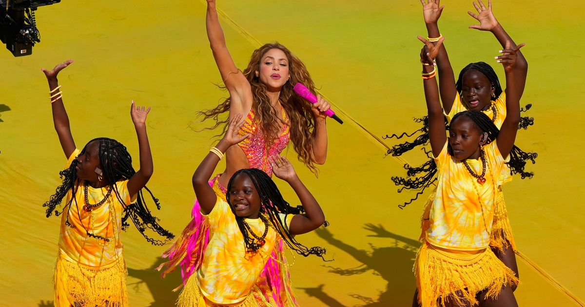 Shakira makes surprise visit to earthquake-damaged Colombia - image 1
