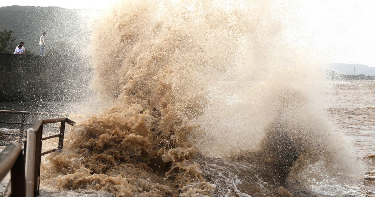 Typhoon Bavi Hits China, Causing Evacuations, Floods and Flight Delays - image 2