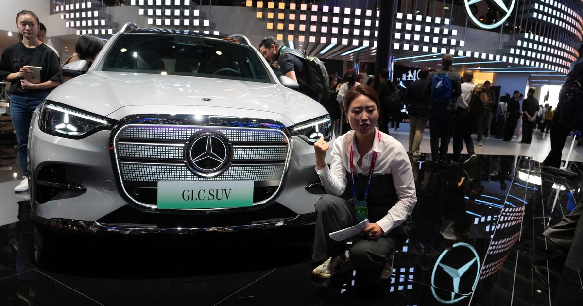 Major German carmakers hit by steep China sales plunge as competition heats up