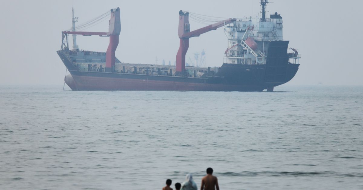 U.S. Pauses Iran Strikes Amid Growing Risks, and Measles Cases Hit a New Record - image 9